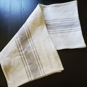 Max Studio 100% cotton table runner